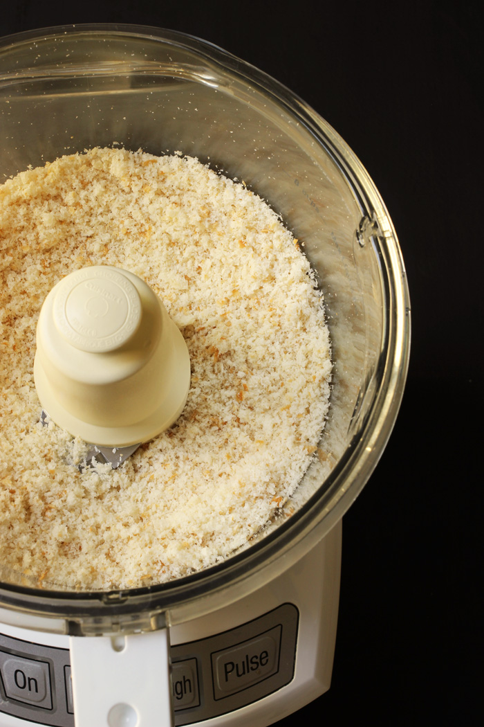 Making Bread Crumbs using BLACK+DECKER FRESH PREP One-Touch Chopper 