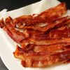 cooked bacon on paper toweling
