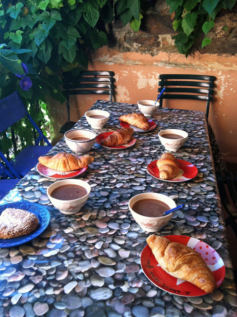 collioure breakfast croissants