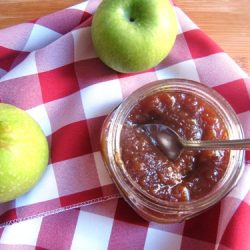 apple butter in a jar on a napkin with apples