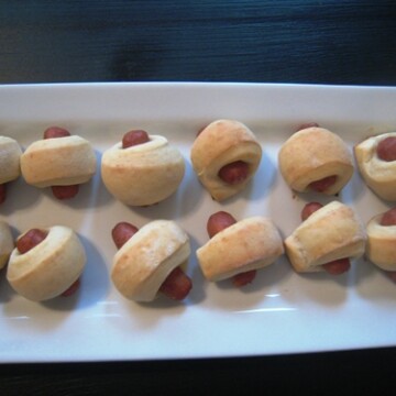 A tray of pigs in blankets