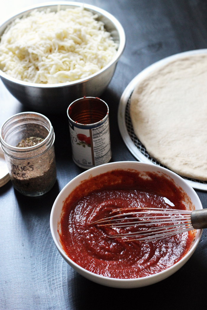 ingredients to make homemade pizza