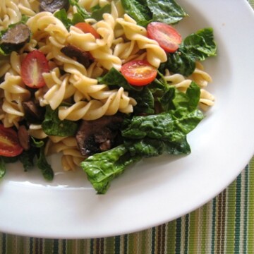 A bowl of spinach and pasta