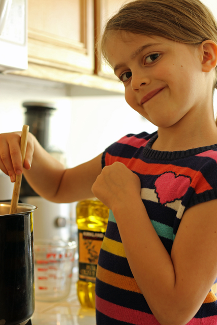 Pureeing vegetable soup with a hand … – License Images – 286235