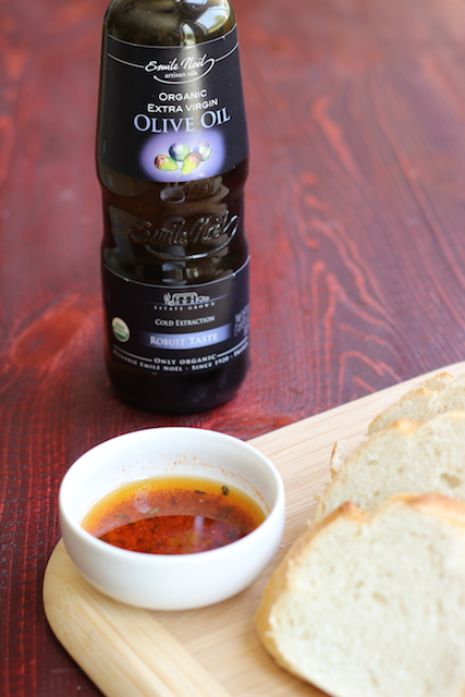 bread slices and olive oil dipping sauce