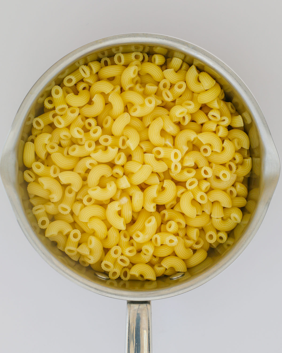 pot of cooked macaroni.