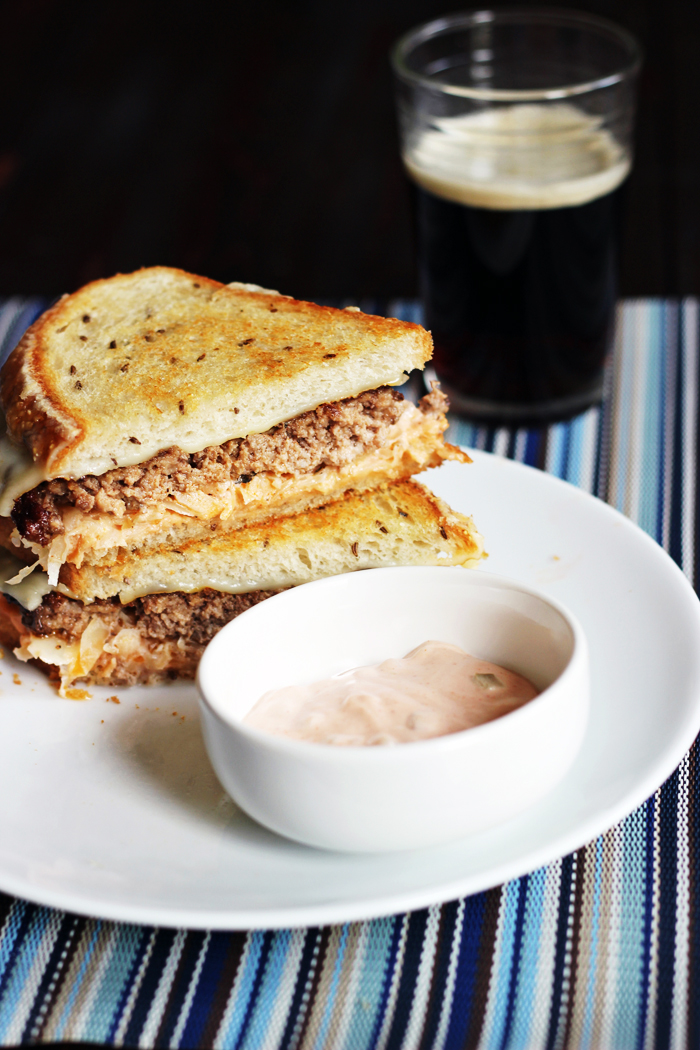 reuben patty melt with dipping sauce