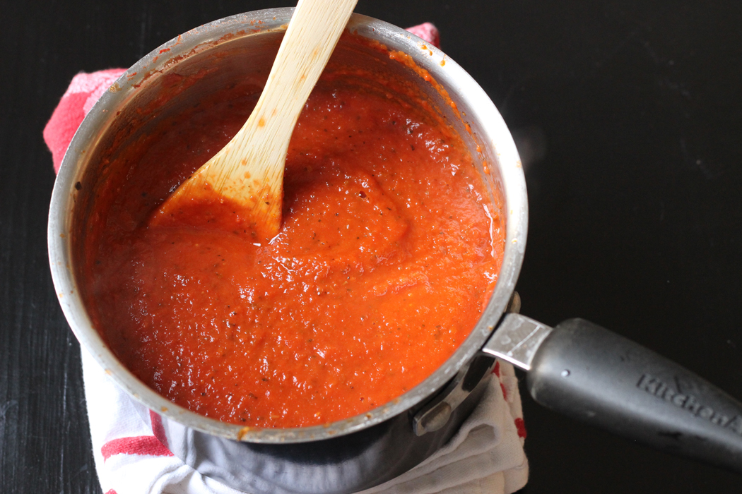 saucepan of pizza sauce