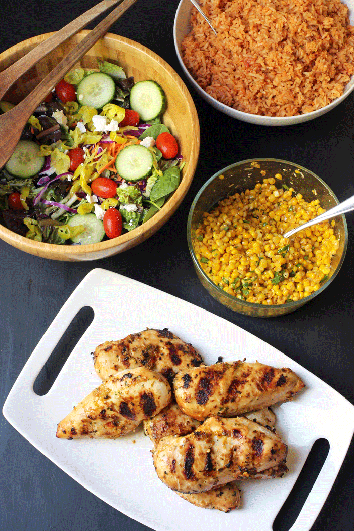  cena di pollo con mais riso e insalata