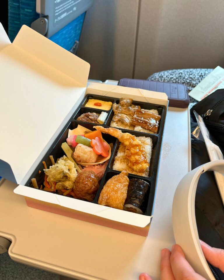 How to Save Money on Food While Traveling - Good Cheap Eats