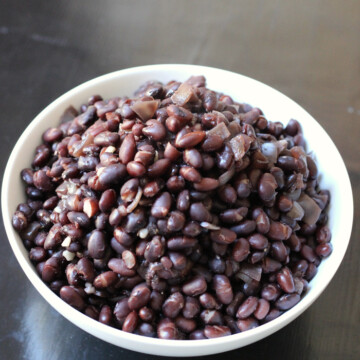 cooked black beans in a bowl