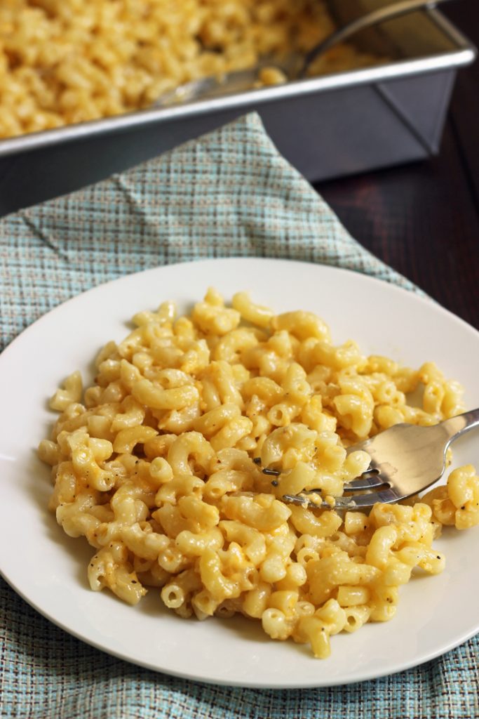 plate of mac and cheese