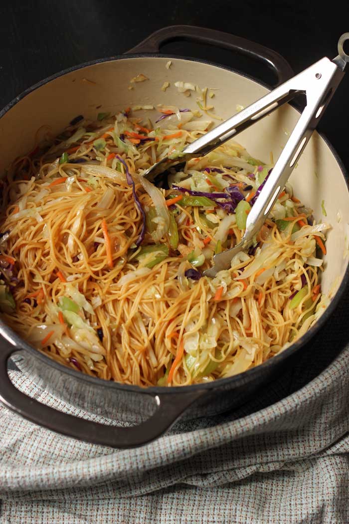 cooked chow mein in pot