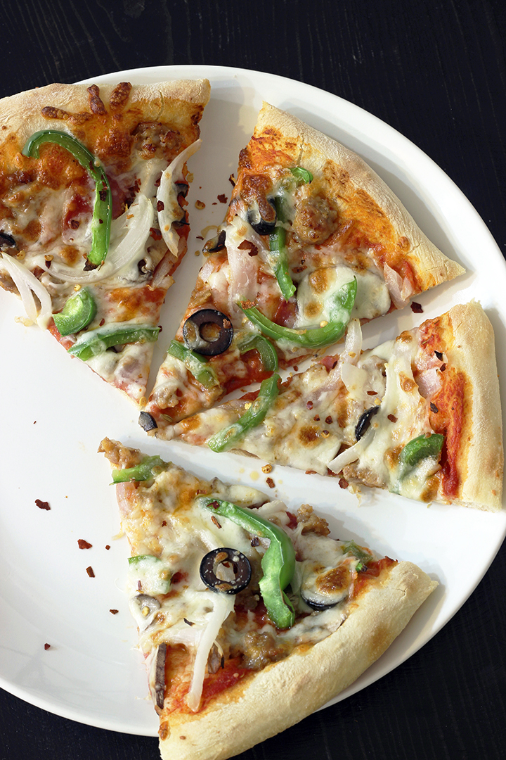 The Best Veggie Supreme Pizza [recipe + video] – Thursday Night Pizza