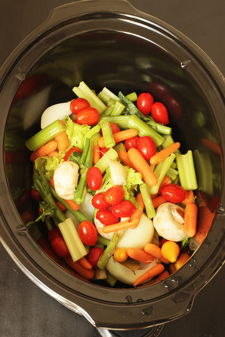 vegetables in slow cooker to make broth
