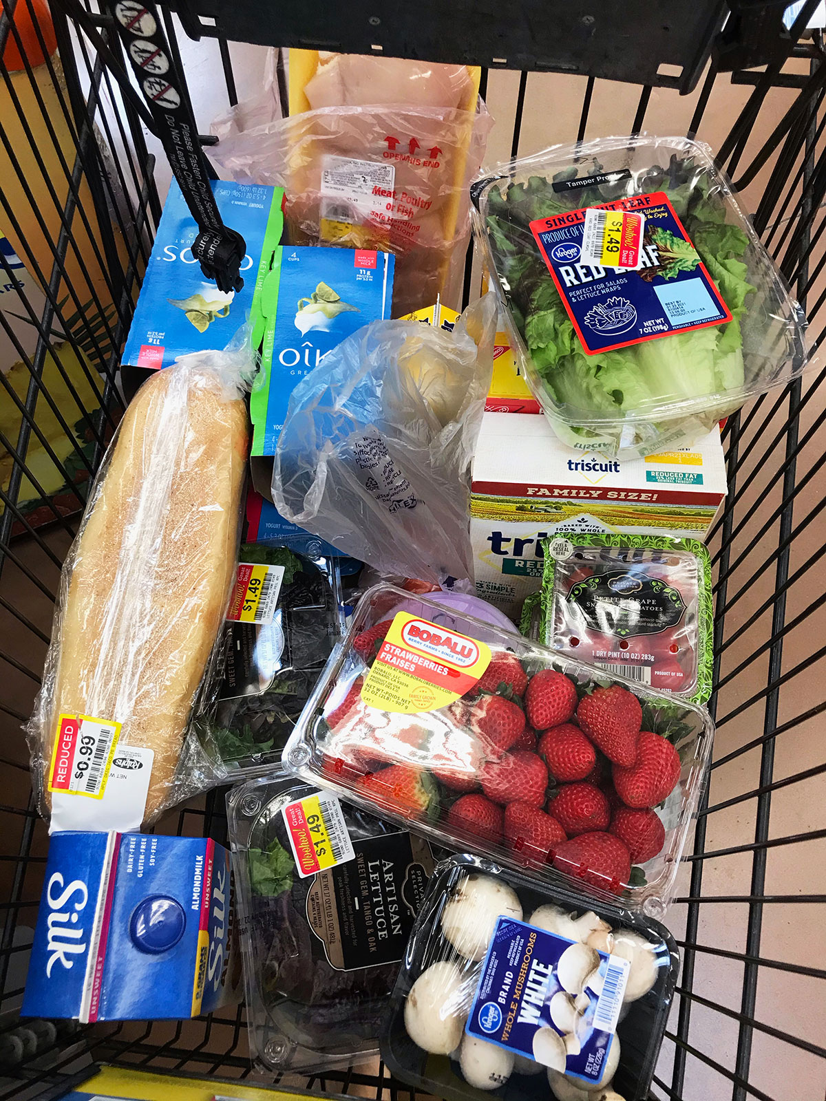 grocery cart full of Ralphs groceries