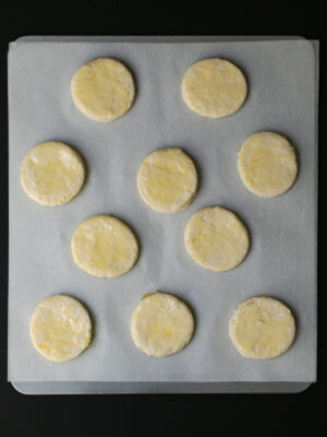 Self Rising Flour Biscuits Good Cheap Eats   Self Rising Flour Biscuits On Sheet 2 No Brush 300x400 