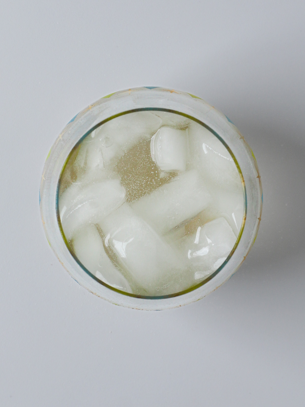 ginger ale on ice in the glass.