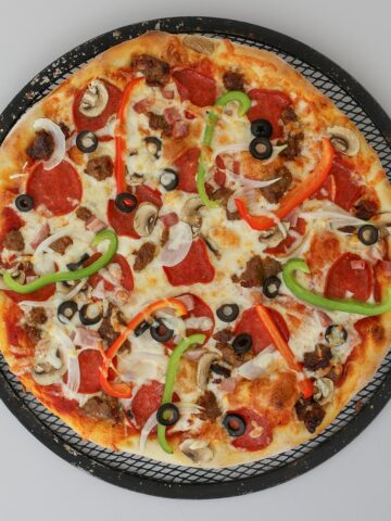the baked supreme pizza round.