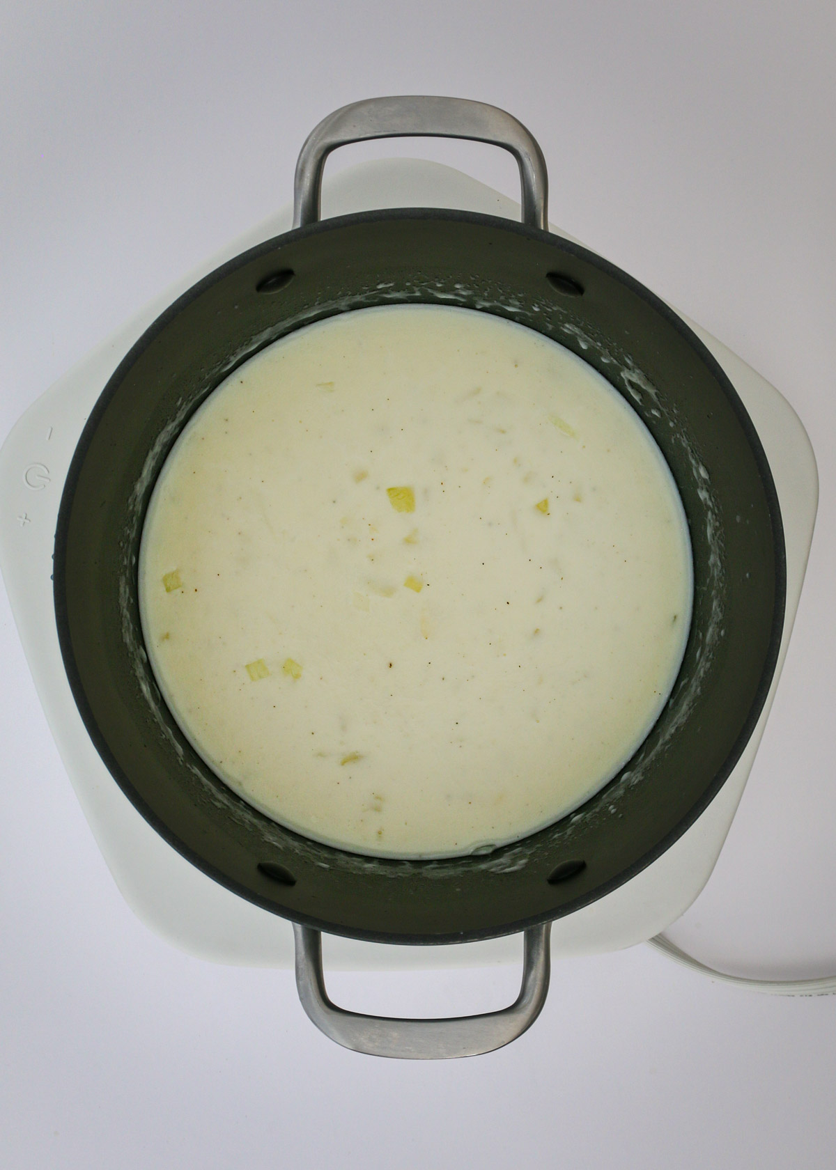 the finished white sauce in the pot.