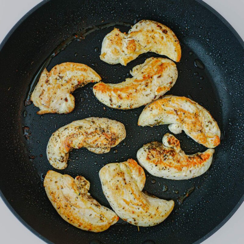 cooked chicken in skillet.