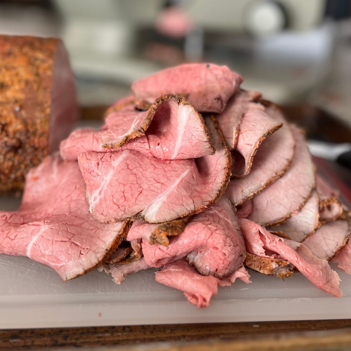 sliced roast beef on cutting board.